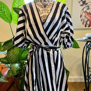 New W/O tags, black and white wrap, plus size.